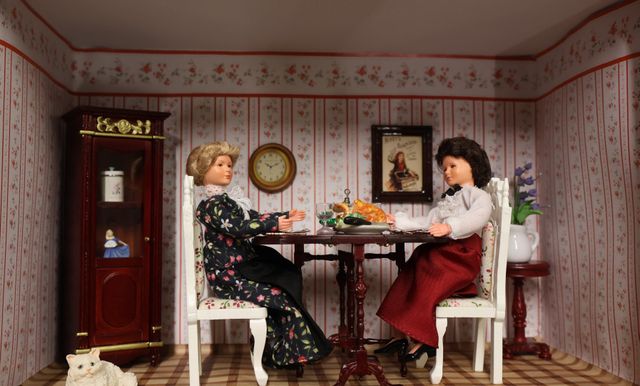 Diorama. Composition miniature, dans une vitrine en bois, vitre e...