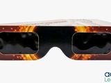 une boîte en carton contenant une paire de lunettes