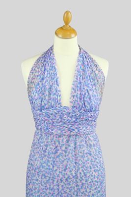 ADRIENNE. Robe longue en mousseline de soie ciel à motif de … - Photo 1