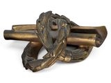 a metal object that has a horse ' s head on it