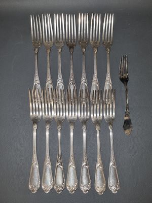 a lot of forks and spoons that are on the table