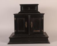 Petit cabinet en bois noirci, placage d'ébène, marqueterie d… (photo 2)