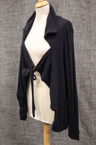 Anne-Valérie HASH - GILET en lainage noir à pans noués. Taille : ...
