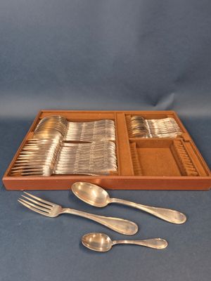 an assortment of silverware including spoons, forks and spoons in a wooden box