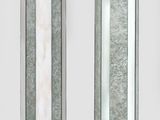 socles en miroir avec un plateau en marbre et un piètement argenté