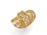 une bague en or sertie d'un diamant, signée Cartier