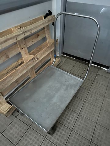 Chariot de manutention quatre roues inox