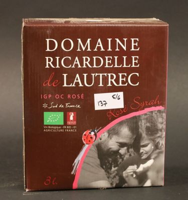 une boîte de chocolats sur laquelle est représentée une coccinelle