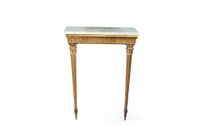 Console en bois sculpté et doré à plateau en marbre blanc ra…