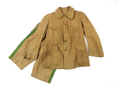 une image représentant une veste marron avec des bordures vertes sur fond blanc