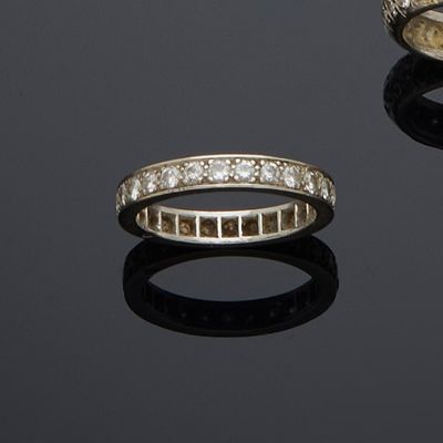 deux bagues serties de diamants et une bague sertie de diamants