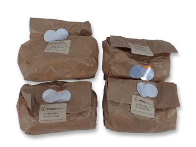 quatre sacs de nourriture empilés les uns sur les autres