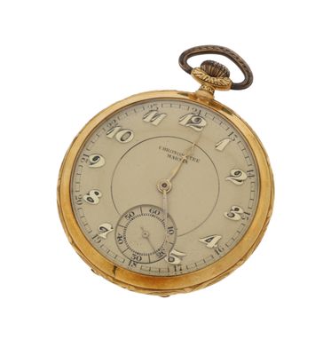 gros plan d'une montre de poche sur fond blanc