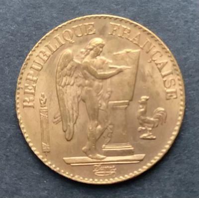 l'image d'une pièce d'or ornée d'un ange