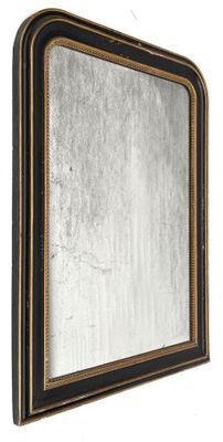 Miroir rectangulaire en bois noirci et doré, à décor d'une f…
