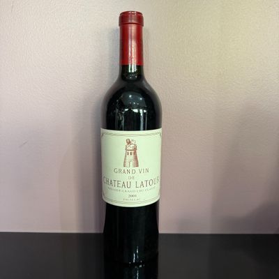 Bouteille de vin rouge Château Latour PAUILLAC 2001, conserv…