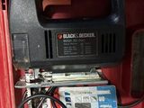une boîte rouge contenant un outil Black & Decker
