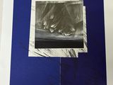 une image représentant une photo en noir et blanc d'un carré bleu