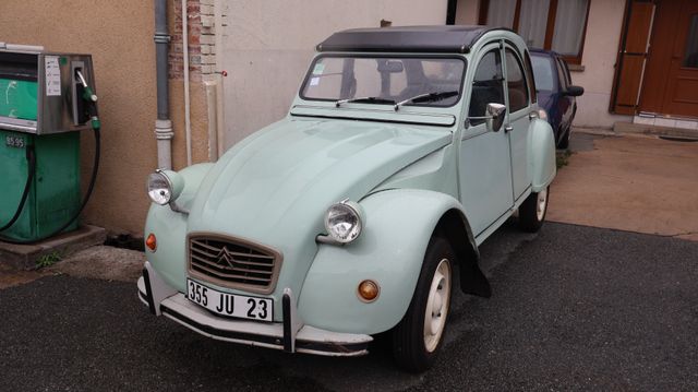 Véhicule particulier Citroën 2CV6, immatriculée 355 JU 23, 1ère m...