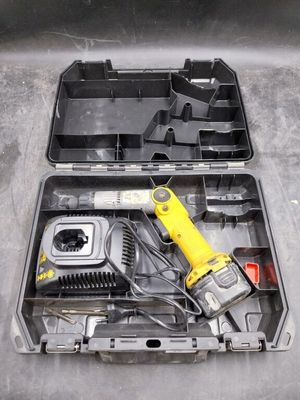 un outil dans une boîte à outils contenant d'autres outils
