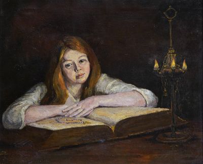 une peinture à l'huile représentant une femme assise à une table, un livre ouvert devant elle