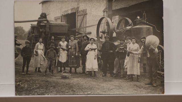 Sannat : Batteuse au Montgarnon vers 1920-1922 (inscription au do...