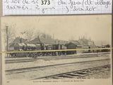 une vieille photo d'un train sur les rails