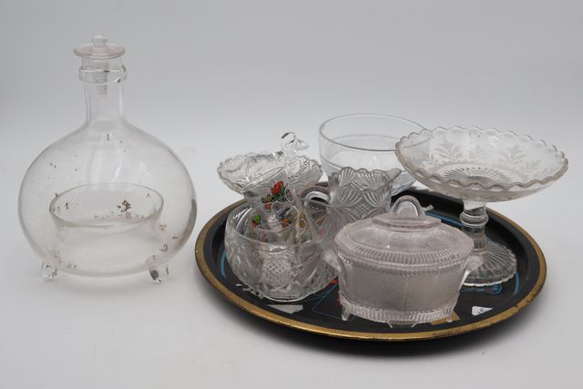 Gobe mouche en verre (petit éclat), baguier et verrerie diverses ...
