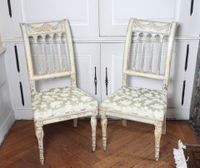 PAIRE DE CHAISES en bois mouluré, sculpté et laqué beige à d… (photo 2)