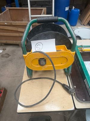 l'image d'une machine posée sur une table