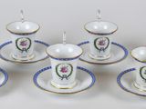 six tasses et soucoupes ornées d'un motif de roses