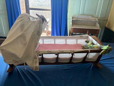 Berceau à bascule en bois, garniture textile florale, capote…