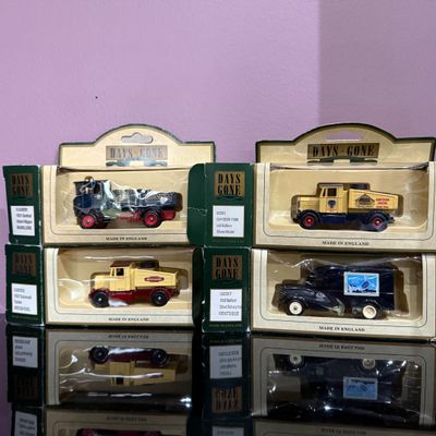 Lot de 4 vans miniatures LLEDO PLC DAYS GONE années 1930/195…