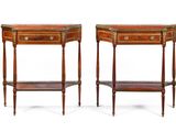 paire de tables d'appoint de style Louis II en acajou avec montures en laiton