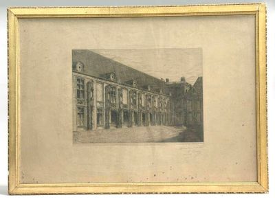 une vieille photo d'un bâtiment sur lequel se trouve une horloge