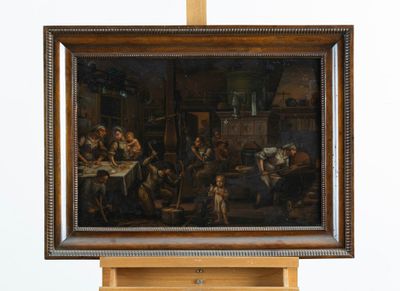 une photo d'un tableau posé sur un chevalet et exposé