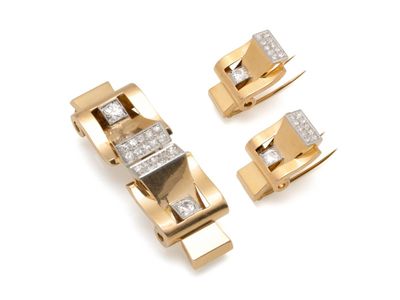 deux barrettes en or et diamants et une paire de boucles d'oreilles