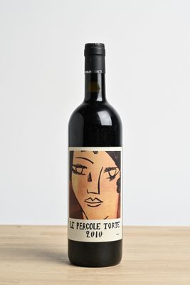 une bouteille de vin sur laquelle figure le visage d'une femme