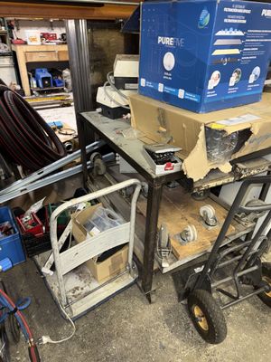 Desserte métallique Deux planches à roulettes Diable Chariot…