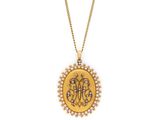 un collier composé d'un médaillon en or et de perles montés sur une chaîne