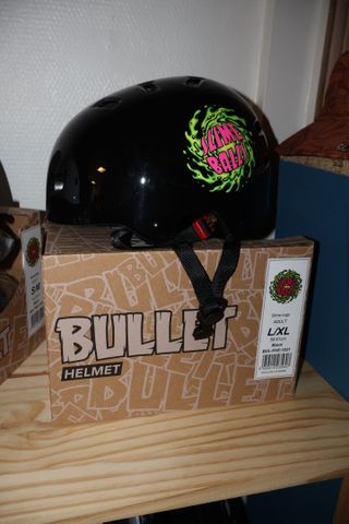 BULLET HELMET – Casque X santa Cruz Slime ball S/M. Neuf. Possibi...