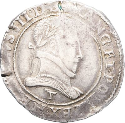 Gros plan sur une pièce d'argent portant le visage d'un homme