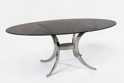 une photo d'une table de salle à manger en verre et chrome