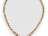 un collier en or jaune orné d'une pierre orange et de diamants