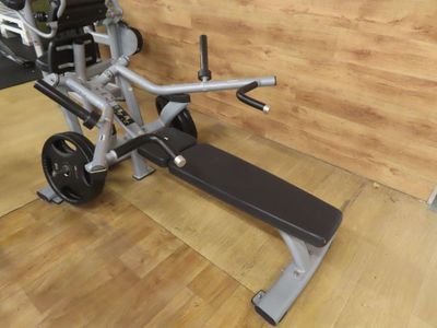a machine that is sitting on the floor in the room