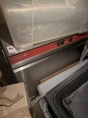 une photo d'un four grille-pain dans une cuisine