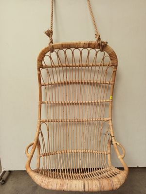 1 Chaise suspendue en rotin couleur bois