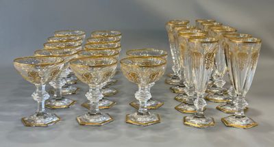 a lot of glasses that are sitting on a table