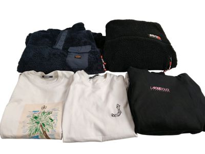 Lot de vêtements de marque dont: Jacquemus, Nike, Superdry, … - Photo 1