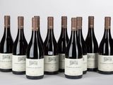 six bouteilles de vin rouge alignées